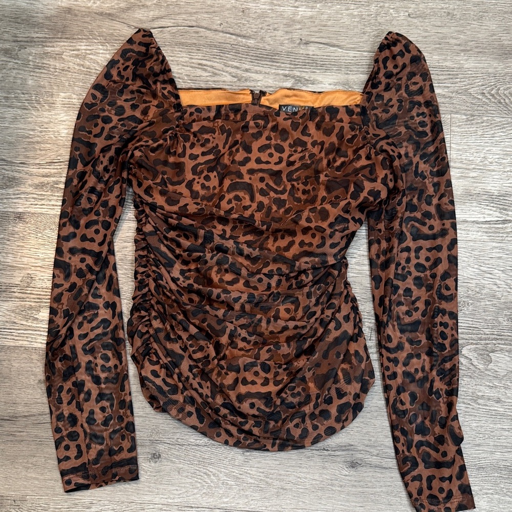 VENUS Animal Print Long-Sleeve Blouse